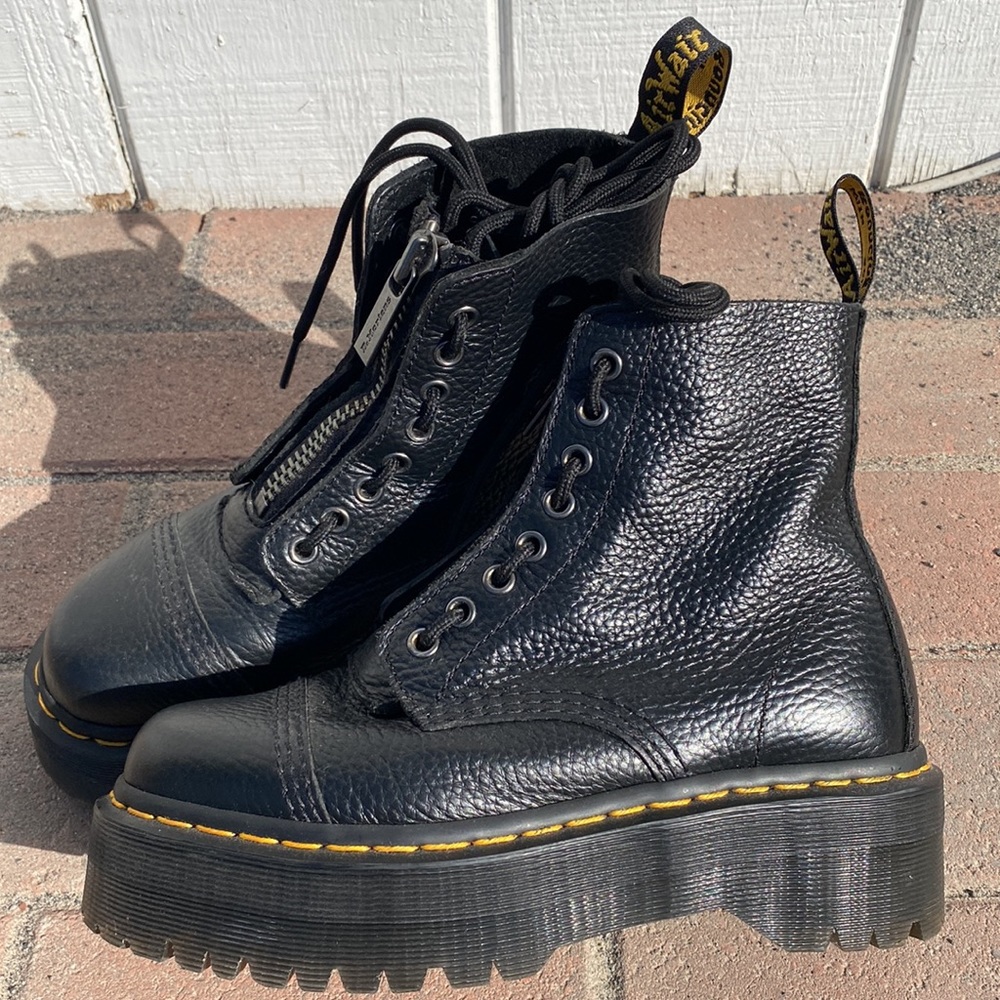 Dr. Martens platform (Sinclair) size 6